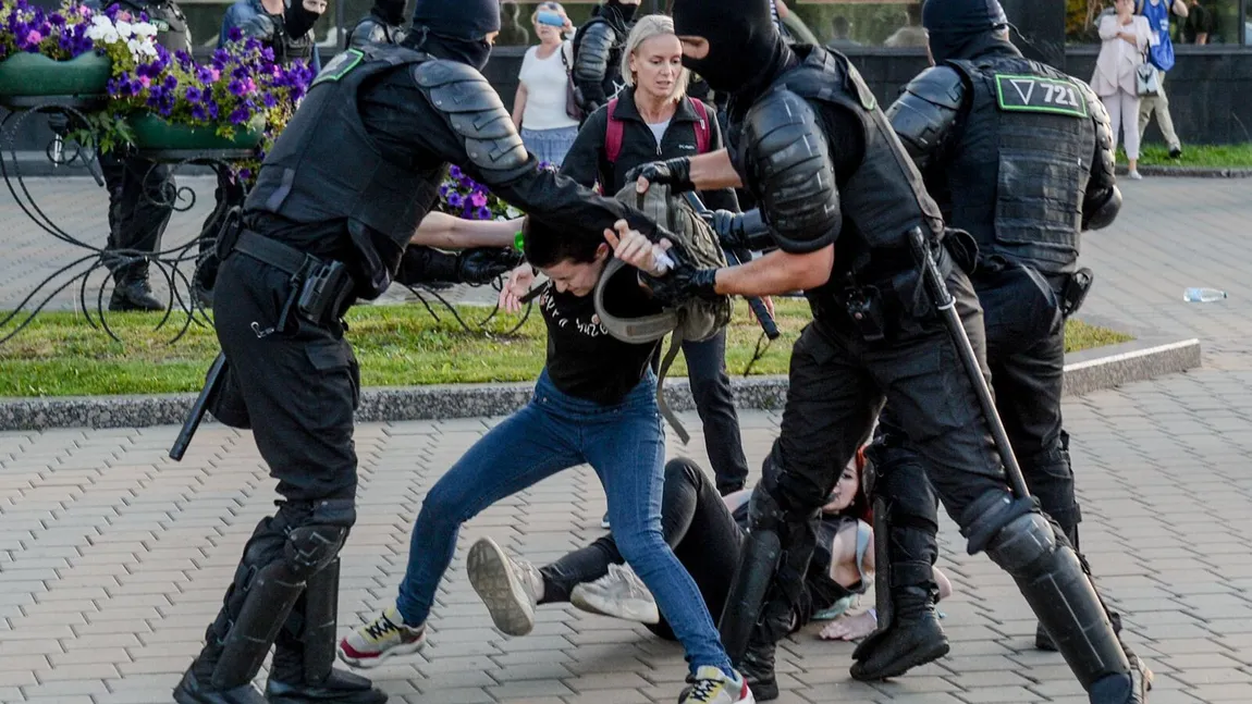 Proteste în Belarus. Sute de manifestanţi au fost arestaţi, poliţia a folosit gaze lacrimogene