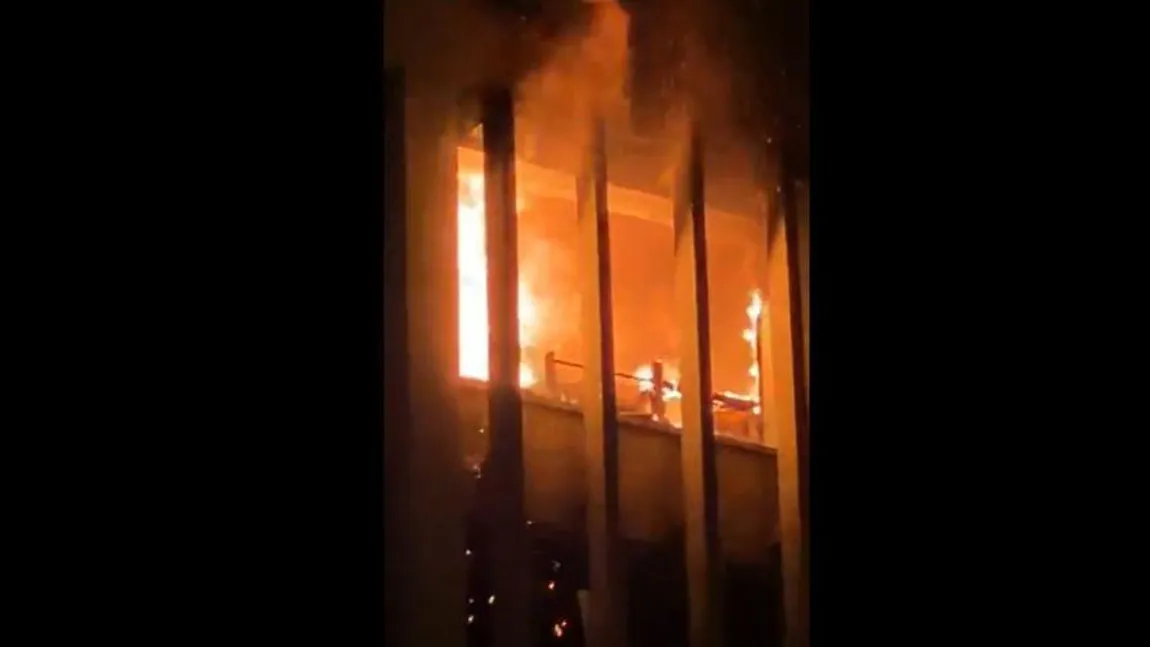 Incendiu la Judecătoria Iaşi. Flăcările au făcut pagube uriaşe VIDEO