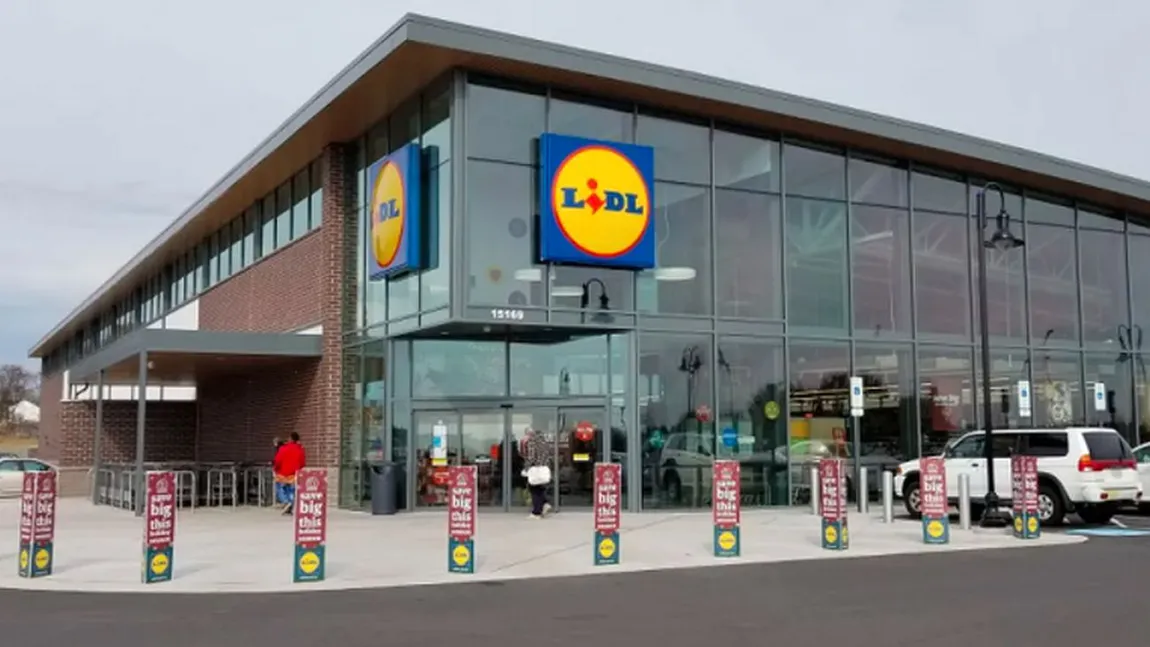 Lidl le face o surpriză angajaţilor. Le dublează primele de Crăciun şi oferă asigurare care acoperă îmbolnăvirea de COVID
