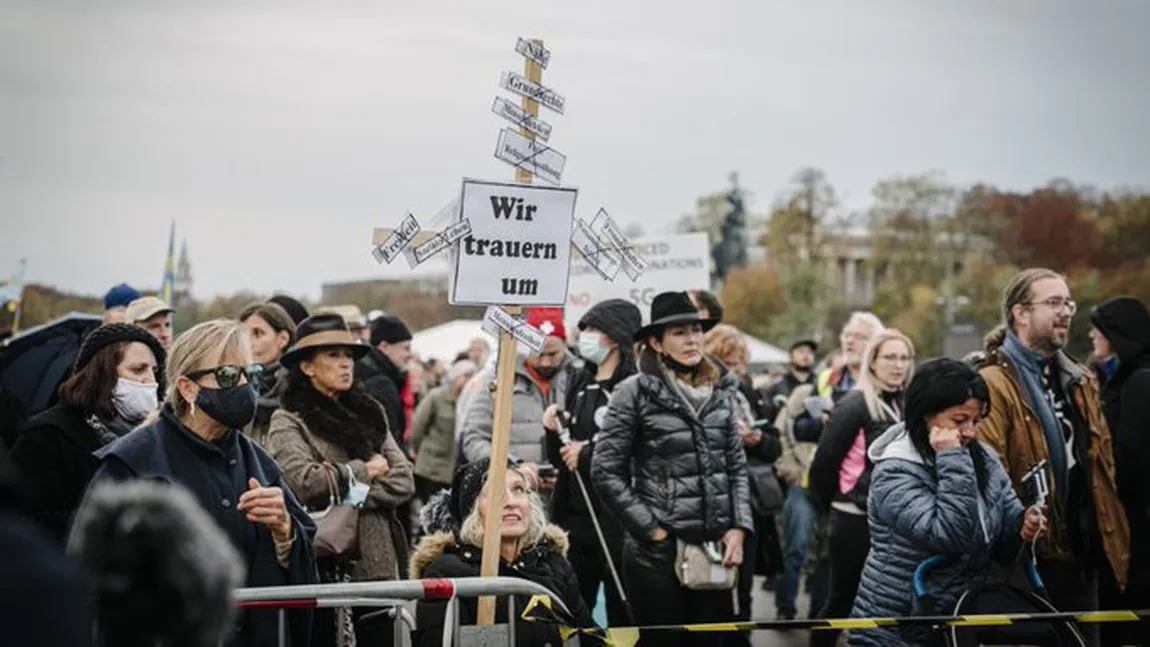 Proteste în Germania, legate de restricţiile din pandemie. La Munchen oamenii s-au adunat invocând o slujbă religioasă