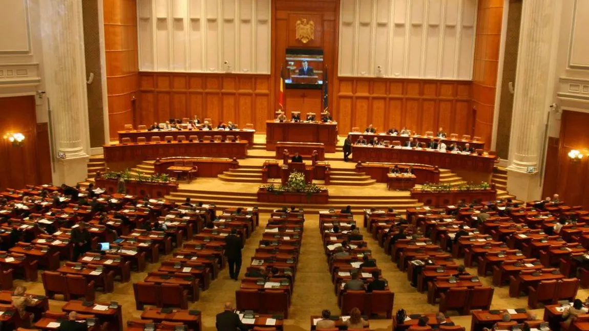Noul Parlament a fost convocat. Şedinţa Camerei Deputaţilor, prezidată de AUR. Ce s-a întâmplat la Senat