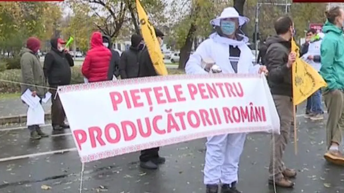 Protest în Piaţa Victoriei faţă de închiderea pieţelor. Zeci de agricultori ies în stradă