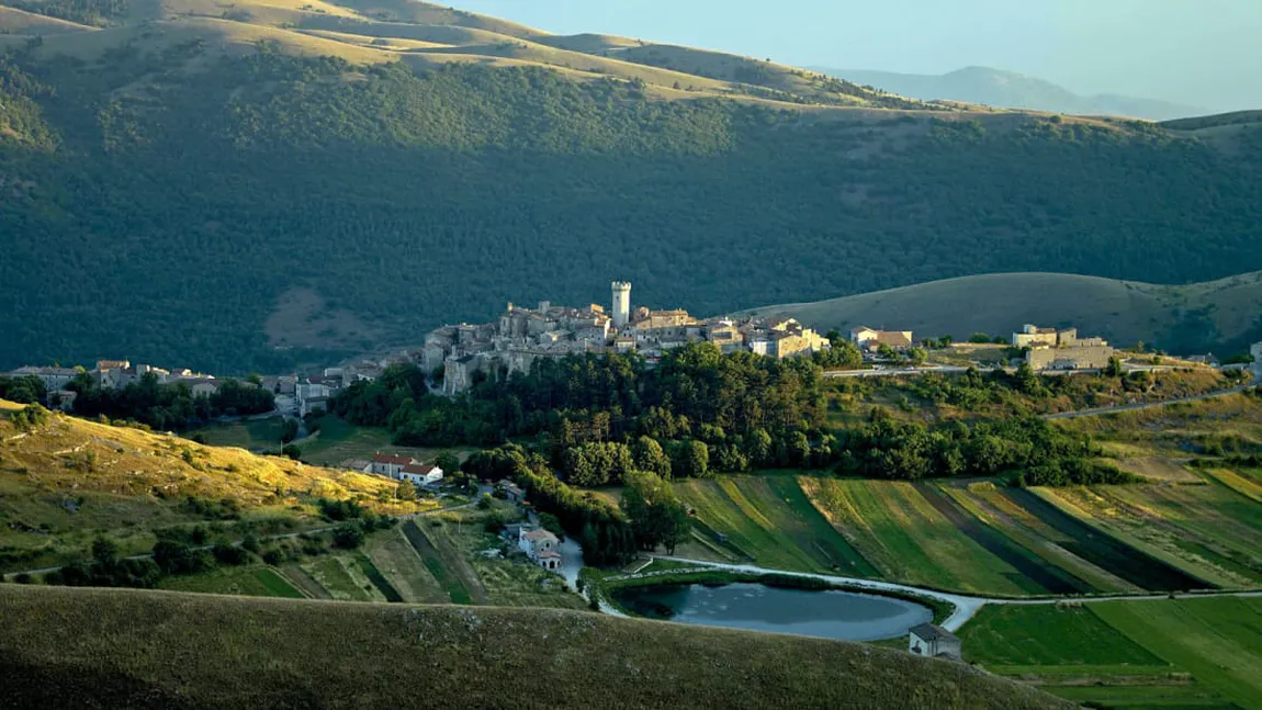 Primeşti bani ca să trăieşti la munte. Un sat italian de poveste oferă 44.000 de euro cetăţenilor UE care se mută acolo