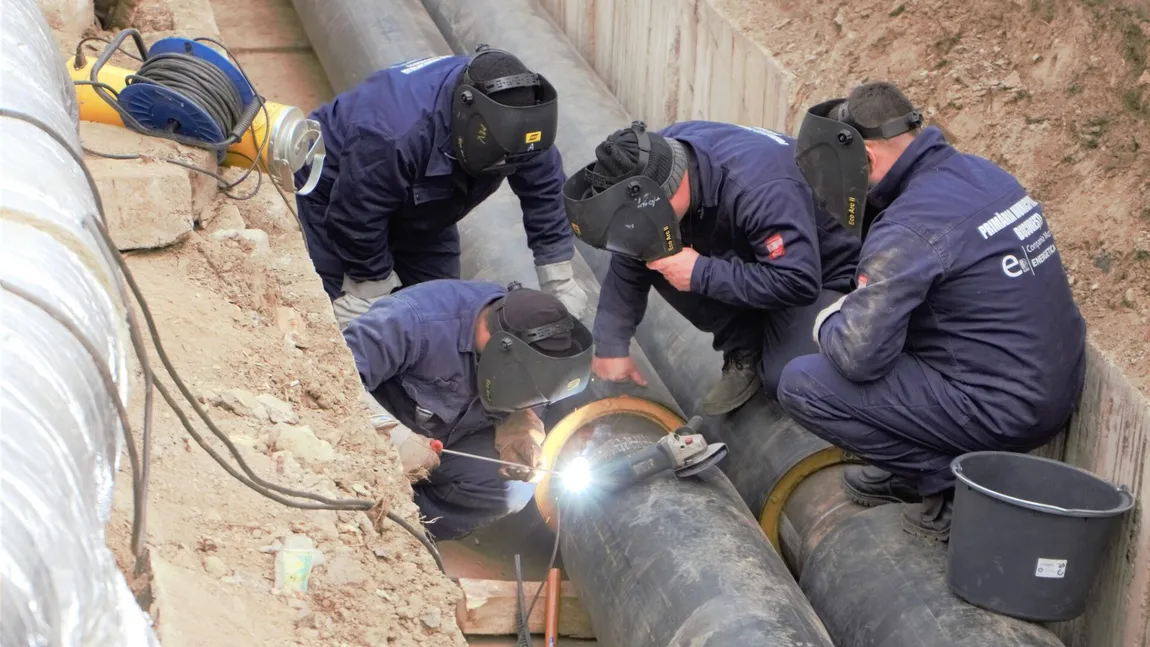 Avarii la rețeaua de termoficare. Aproximativ 300 de blocuri din Capitală rămân fără apă caldă