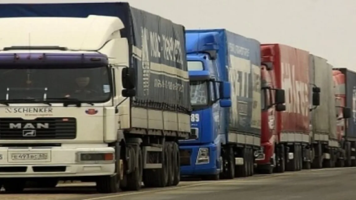 Aglomeraţie la ieşirea din ţară. Şoferii de camioane aşteaptă până la două ore pentru a intra în Ungaria