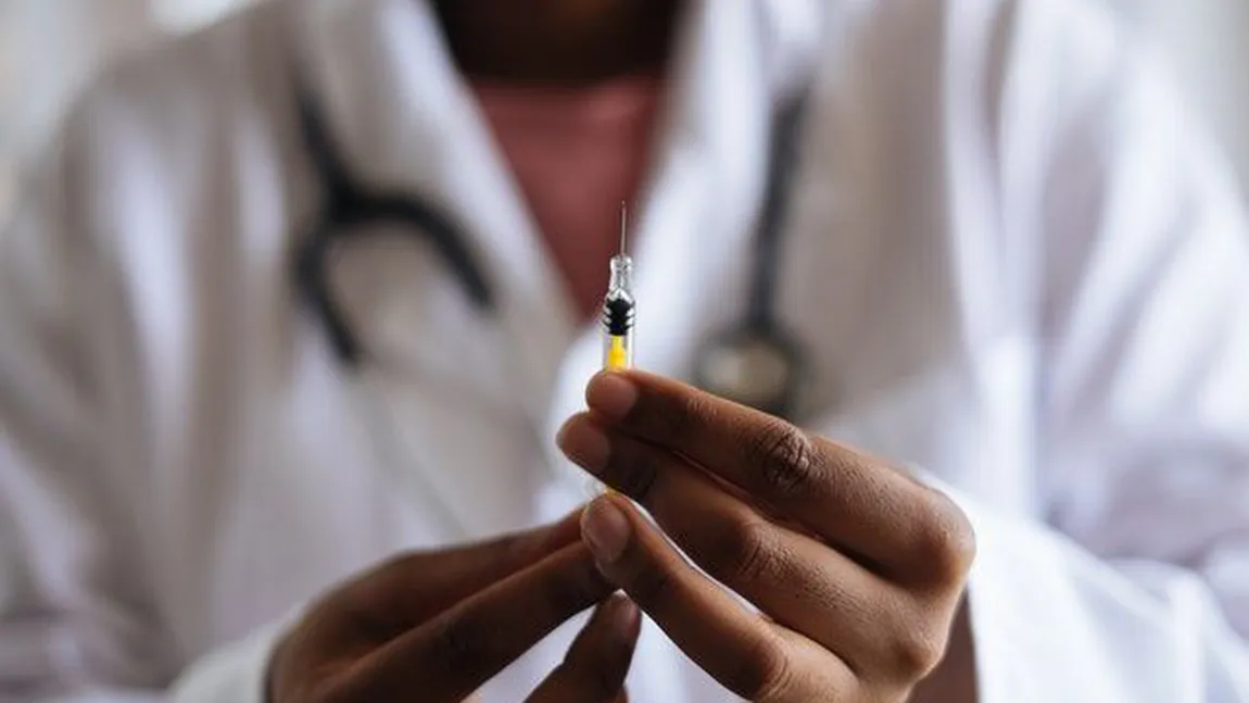 Veşti excelente în lupta cu COVID! Vaccinul dezvoltat de AstraZeneca ar putea să devină disponibil în decembrie