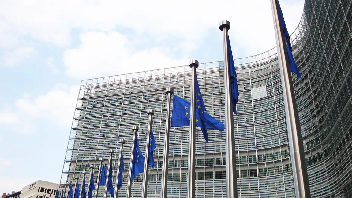 Comisia Europeană avertizează: Ridicarea restricţiilor de sărbători ar duce la o nouă creștere a numărului de cazuri de COVID