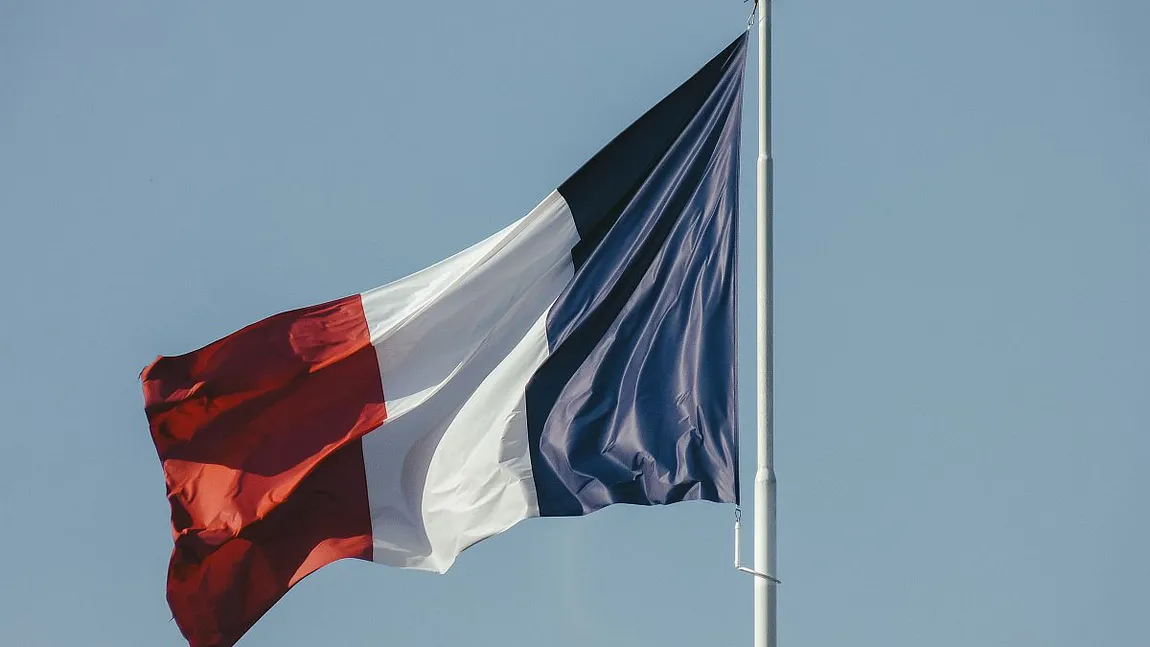 Franţa, recompensă pentru imigranţii din prima linie a luptei contra COVID: Le oferă cetăţenie!