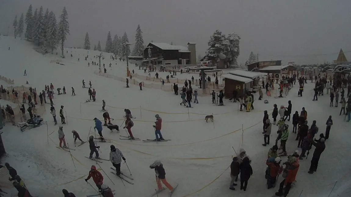 Aglomeraţie în staţiunile montane după Crăciun. Pasionaţii de ski au umplut pârtiile FOTO ŞI VIDEO