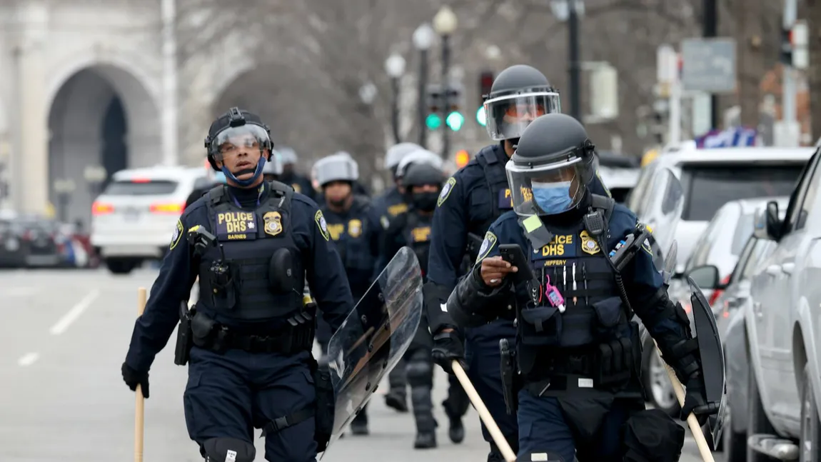 Mai multe dispozitive explozive, găsite la Washington DC. Unul a fost distrus la sediul Partidului Republican, în timp ce sediul Democraţilor a fost evacuat