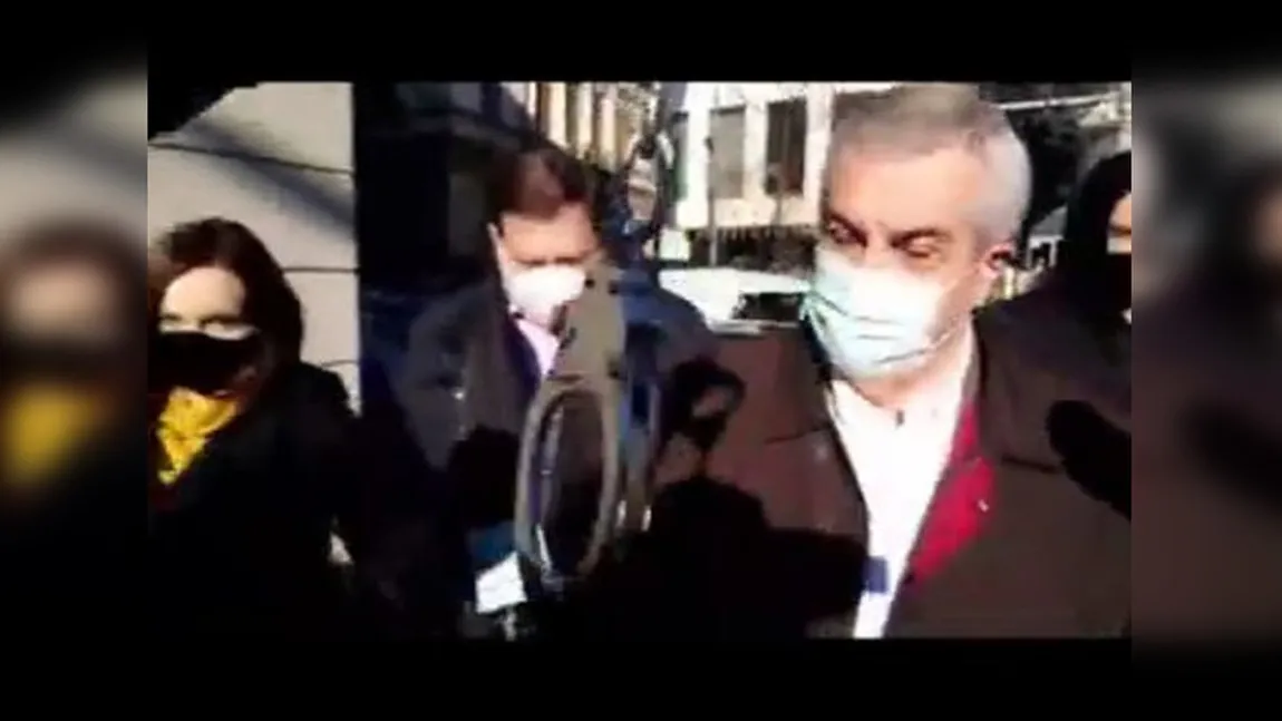 Tăriceanu, întâmpinat cu cătuşe la DNA de protestatarul Ceauşescu. 