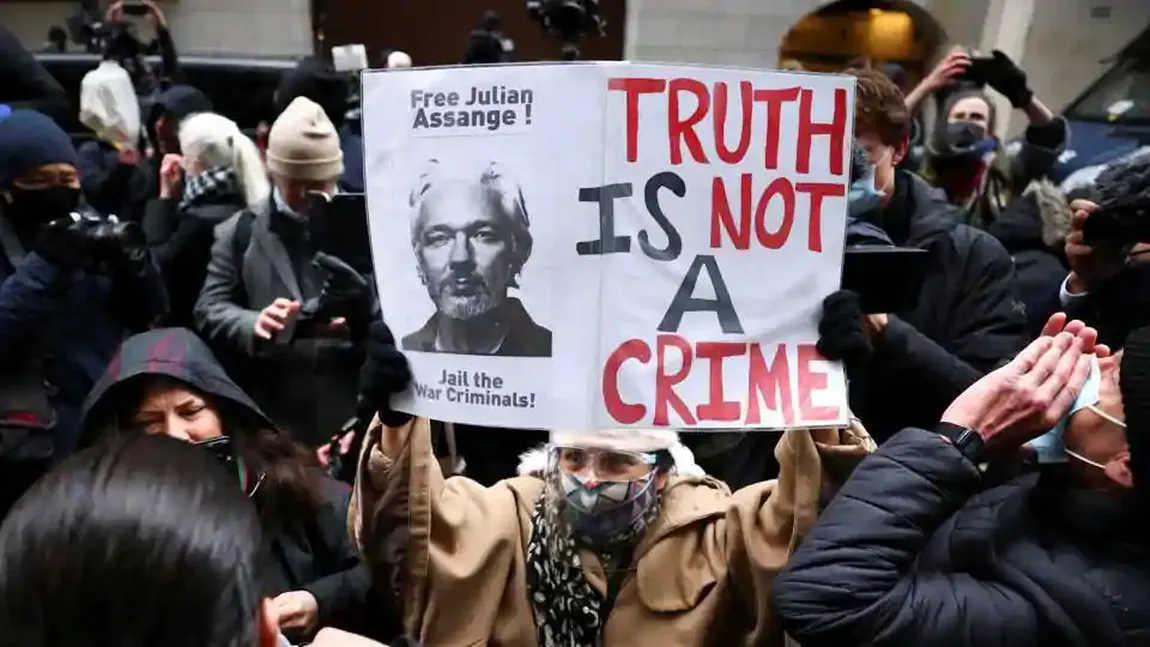 Mexicul îi oferă azil politic lui Julian Assange. Fondatorul WikiLeaks riscă 175 de ani de închisoare în SUA