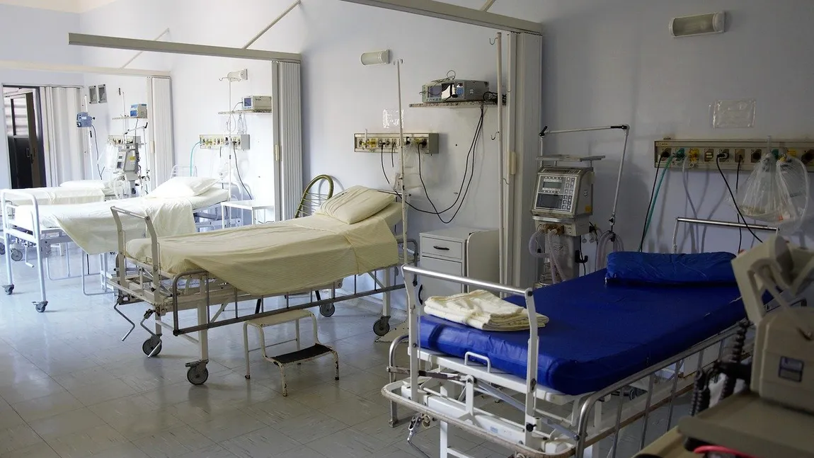 Pacienţi cu covid, morţi cu infecţii nosocomiale în spitalul de campanie inaugurat de Iohannis