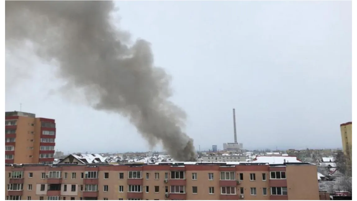 Incendiu într-un bloc din Braşov. Un om a murit. Zeci de persoane evacuate de urgenţă