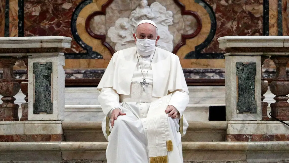 Papa Francisc se vaccinează împotriva Covid-19