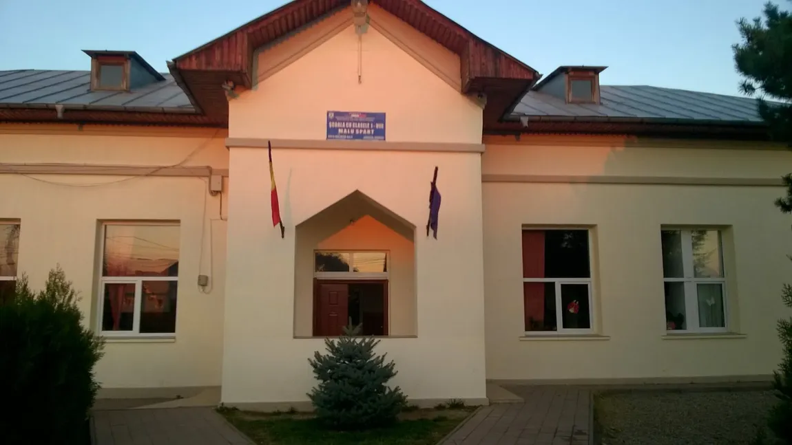 Protest la o şcoală din Giurgiu. Cumnata lui Nicolae Bădălău, schimbată din funcţia de director: 