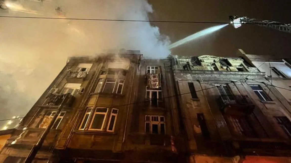 Incendiu puternic în Capitală! A luat foc un bloc de locuinţe | VIDEO