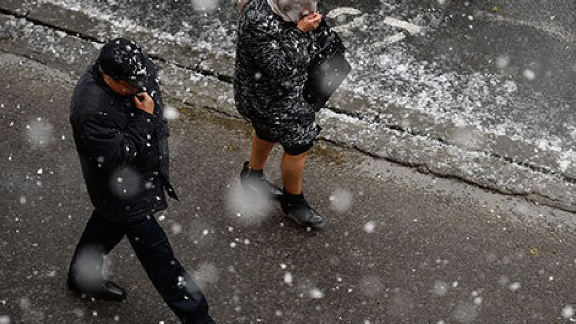 Prognoza meteo 10 februarie. Vreme caldă în sud, ploi, lapoviţă şi ninsori în vest şi la munte