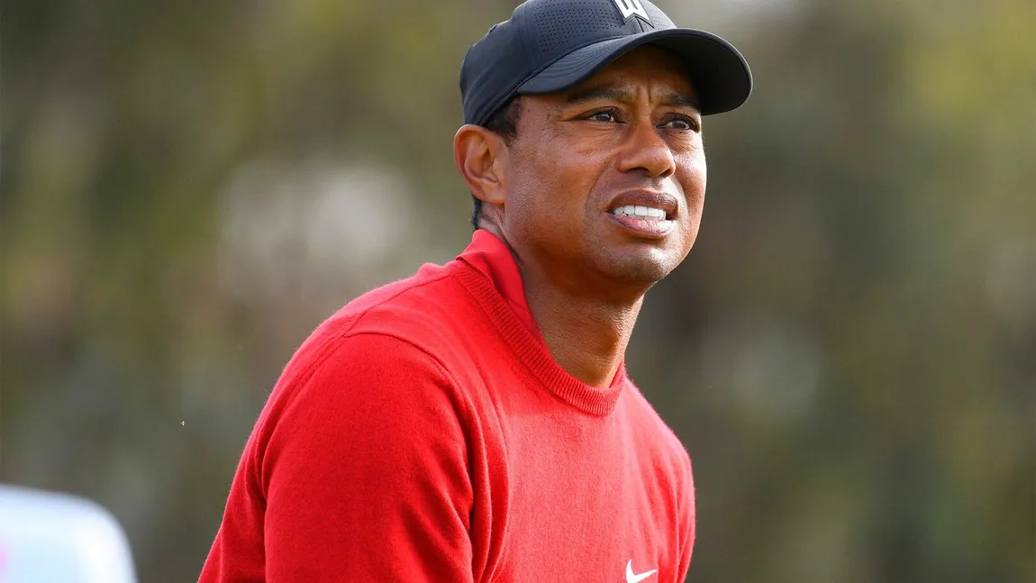 Tiger Woods a fost implicat într-un accident grav de circulaţie. Maşina în care era s-a răsturnat şi s-a făcut praf FOTO