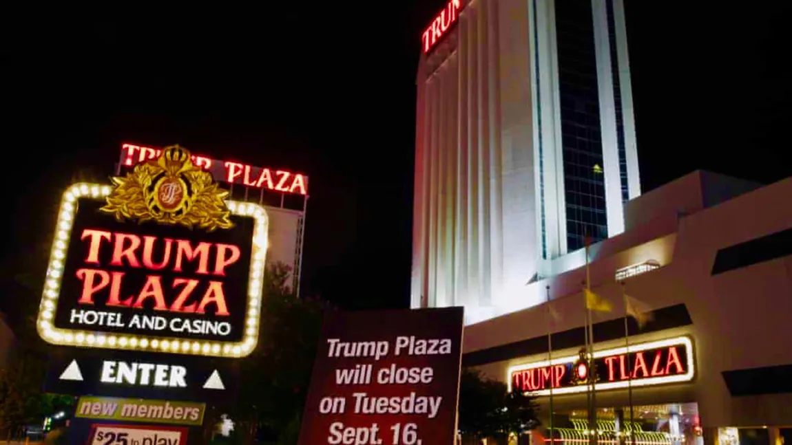 Celebrul Trump Plaza a fost demolat miercuri, Donald Trump a rămas fără hotelul şi cazionul din Atlantic City. Imagini de la prăbuşirea turnului VIDEO