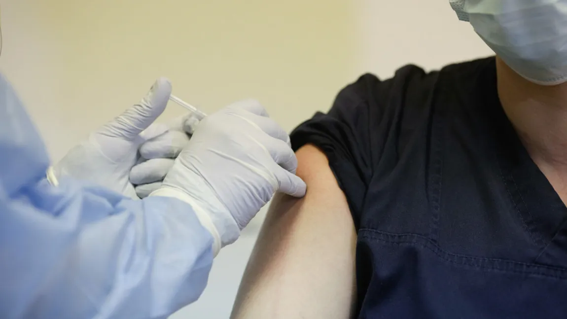 Diagnosticul de paralizie facială apărut la un medic din Vâlcea după vaccinul anti-COVID a fost infirmat. Noi detalii de la Ministerul Sănătăţii