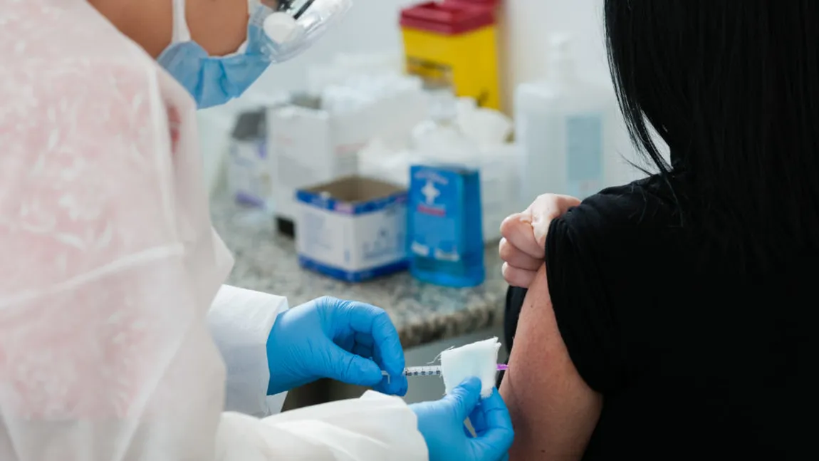 Când începe vaccinarea anti-COVID a populaţiei din etapa a III-a. Medicul Valeriu Gheorghiţă a făcut anunţul