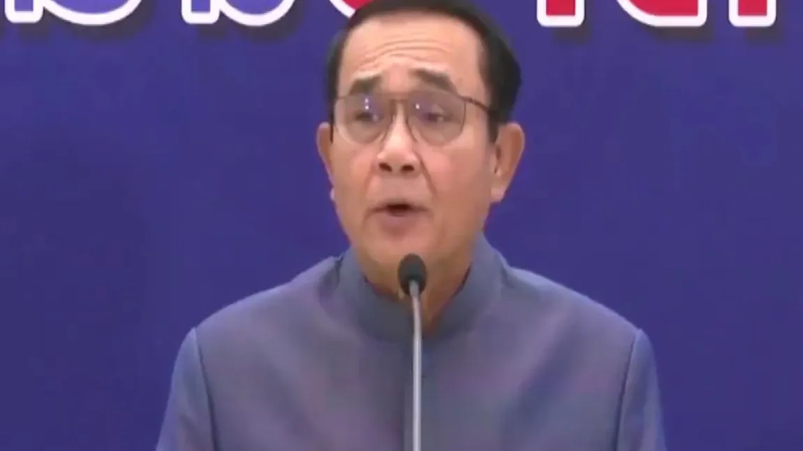 Gest extrem al premierului din Thailanda după ce i s-a pus o întrebare incomodă! Înaltul oficial a stropit mai mulţi jurnalişti cu dezinfectant