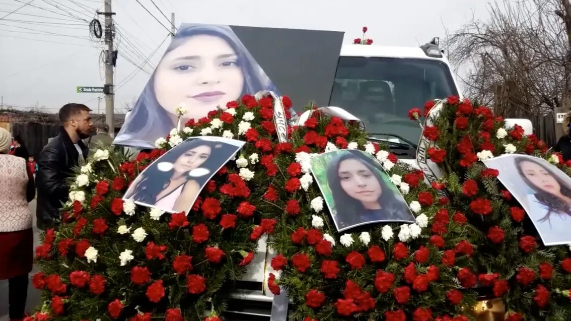 Imagini sfâşietoare de la înmormântarea fetelor ucise în accidentul din cartierul Andronache. Sute de oameni le-au condus pe ultimul drum