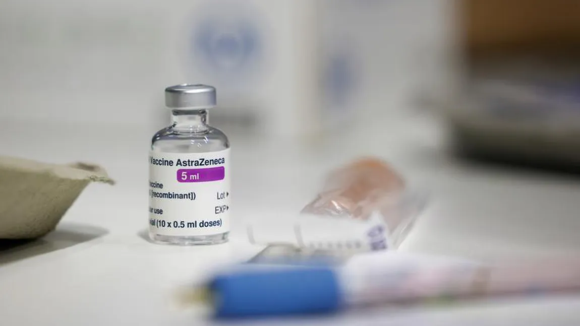 Noi cazuri suspecte, după administrarea vaccinului AstraZeneca. Trei lucrători sanitari au fost internaţi, cu cheaguri de sânge