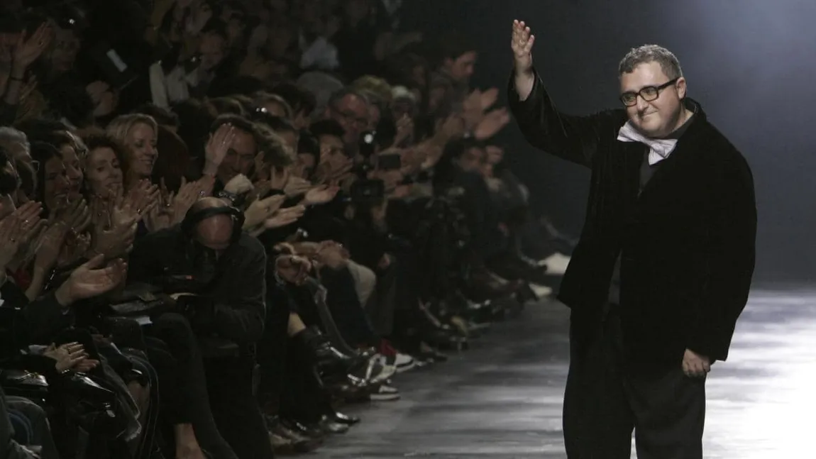 Creatorul de modă Alber Elbaz, victimă a Covid la 59 de ani