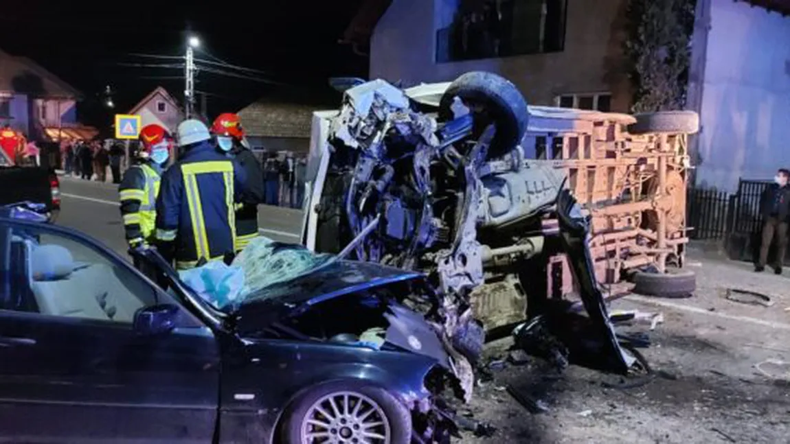 Accidente grave pe şoselele din România în noaptea dinainte de Florii. Mai mulţi tineri au ajuns la spital