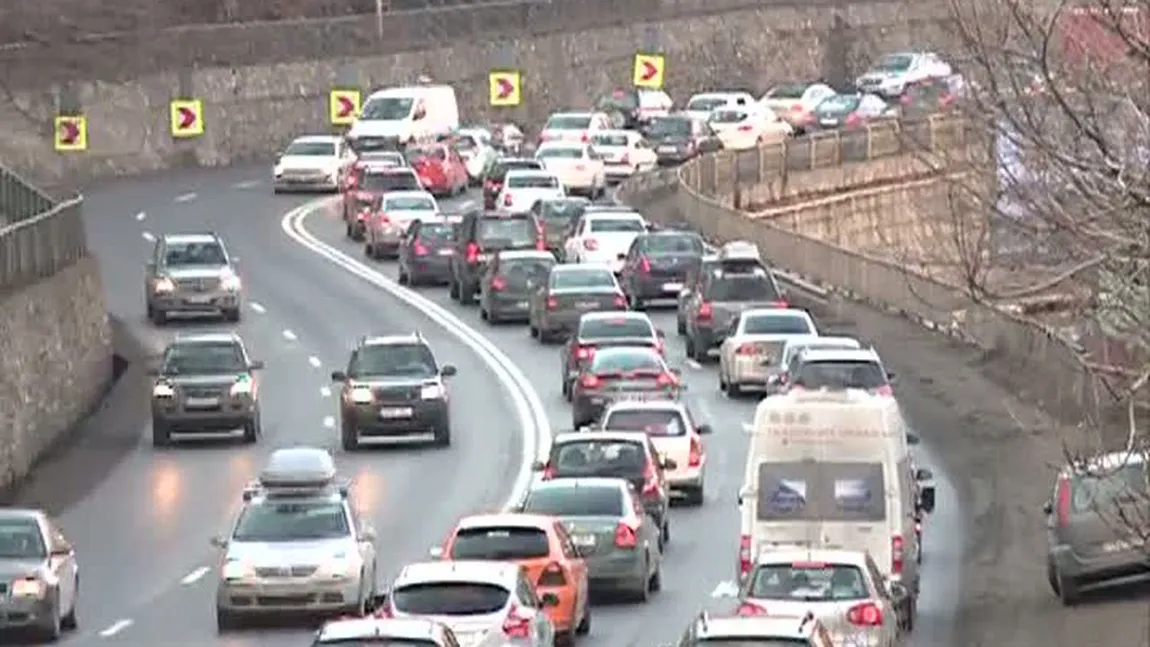 Haos în trafic. Aglomeraţie pe DN 1, autostrăzi şi la frontiera de vest. UPDATE: Haos şi pe aeroport