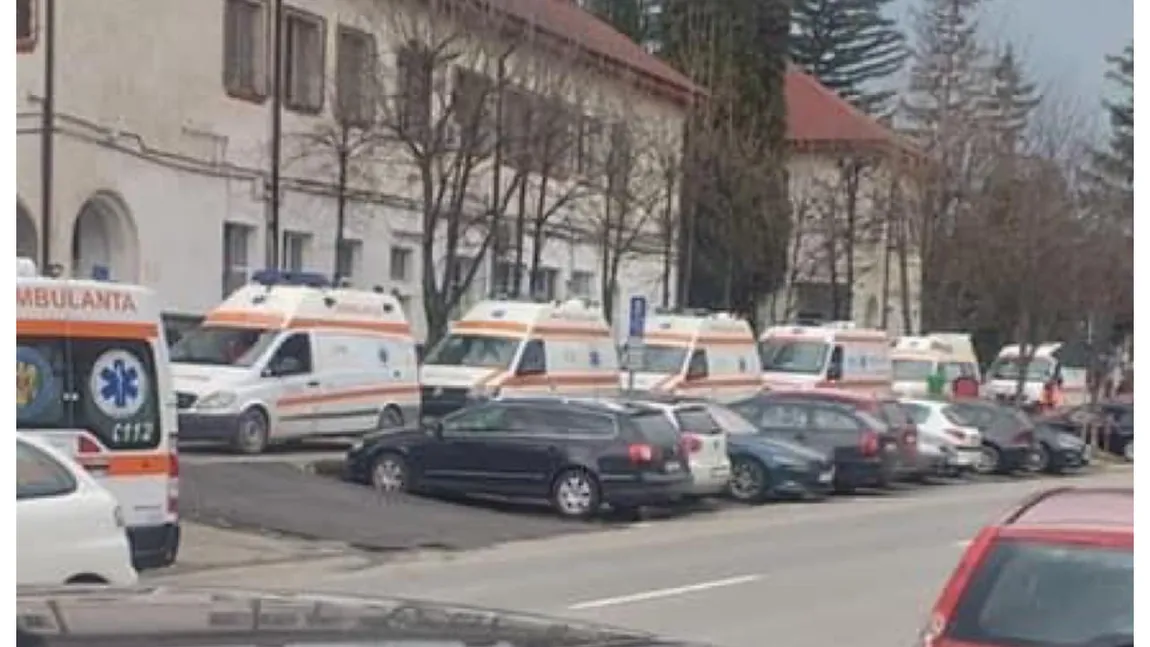 Vlad Voiculescu îşi postează incapacitatea managerială pe Facebook: cozi de ambulanţe la spitale