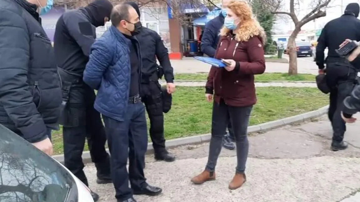 Bărbat de 52 de ani, reţinut pentru sex cu minore, agresiune sexuală şi şantaj. În trecut a mai fost condamnat pentru viol