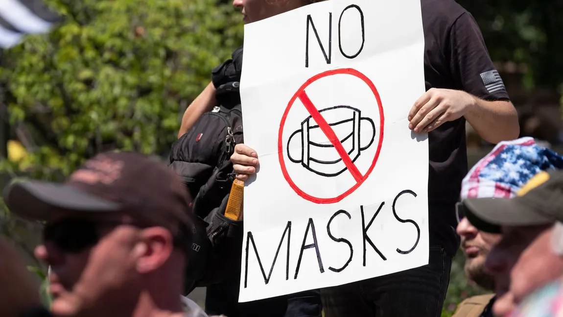 SUA a decis: Fără mască în aer liber, pentru cei vaccinaţi