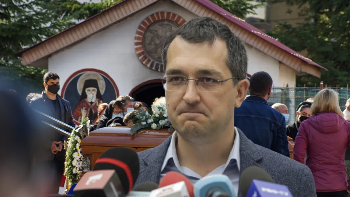 Vlad Voiculescu s-a dat de gol că nu ştie cum sunt înmormântaţi morţii de COVID. Răspunsul ministrului: 