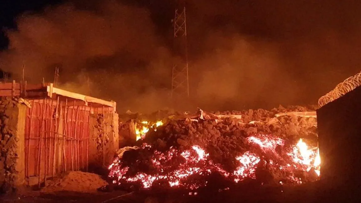 Vulcanul Nyiragongo a erupt pentru prima dată în ultimele două decenii, iar 15 oameni şi-au pierdut viaţa. Stratul de lavă răcită, de înălţimea unei clădiri cu trei etaje