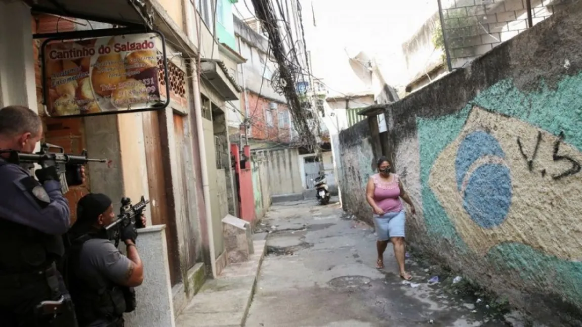 Operaţiune a poliţiei din Rio de Janeiro soldată cu cel puţin 25 de morţi într-o favelă