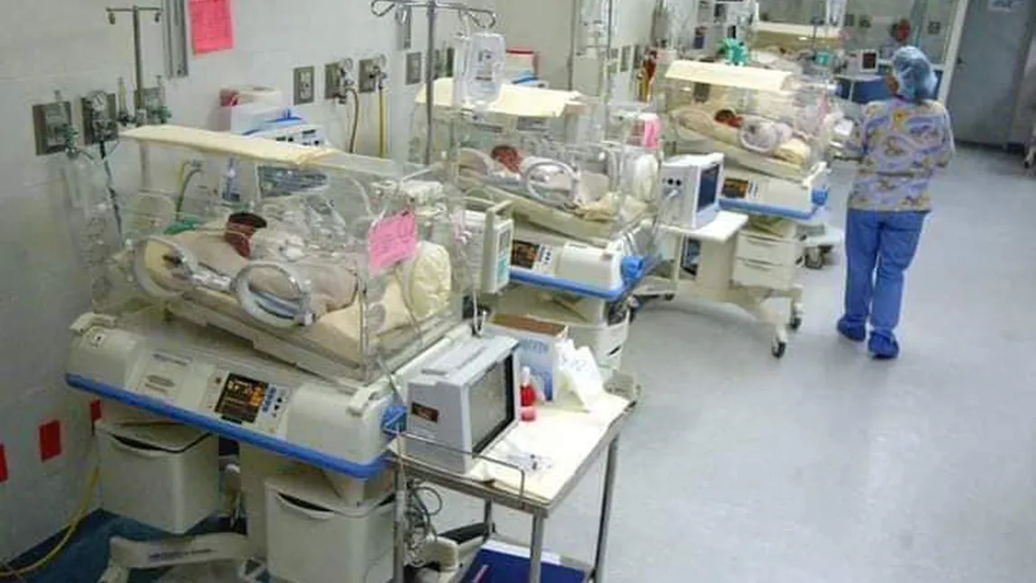 O femeie a născut nouă bebeluşi. Are 5 fete şi 4 băieți
