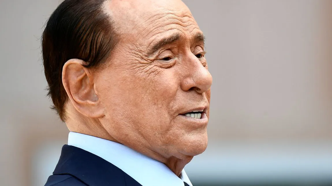 Silvio Berlusconi, internat din nou, la doar zece zile după ce a părăsit spitalul. Fostul premier are sechele după infectarea cu Covid