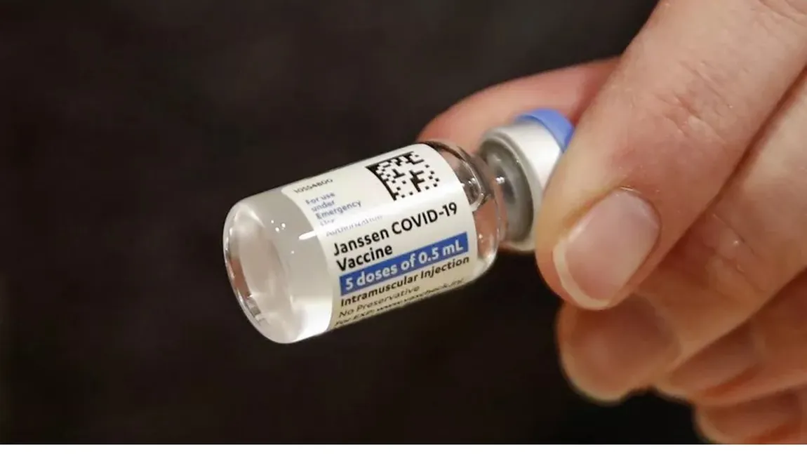 Efectele secundare ale vaccinului Janssen. Trei simptome necesită asistență medicală imediată