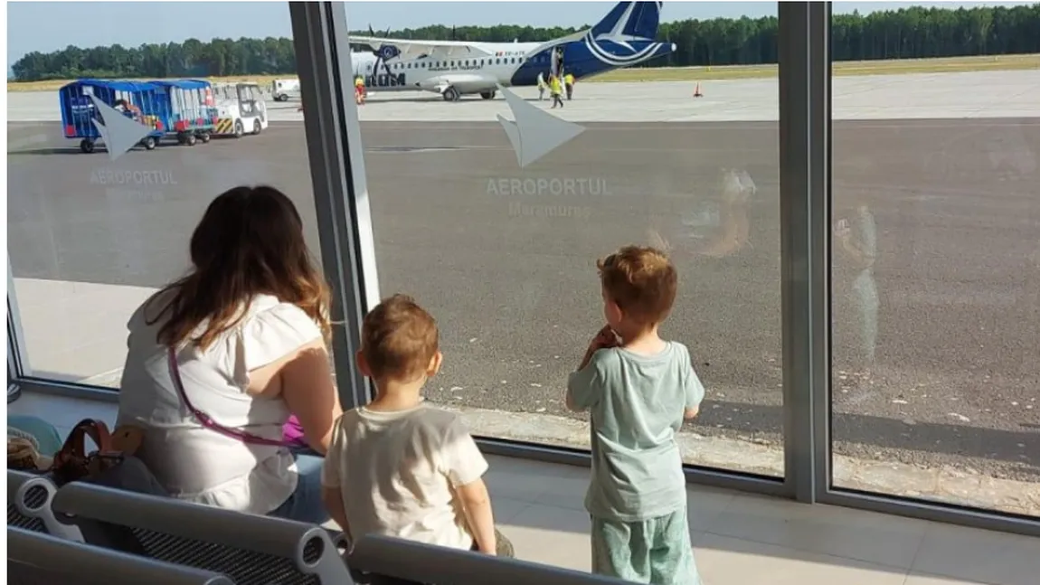 Situație critică pe aeroportul din Baia Mare. Copii ținuți ore în șir în la 40 de grade și fără apă după ce avionul a întârziat câteva ore