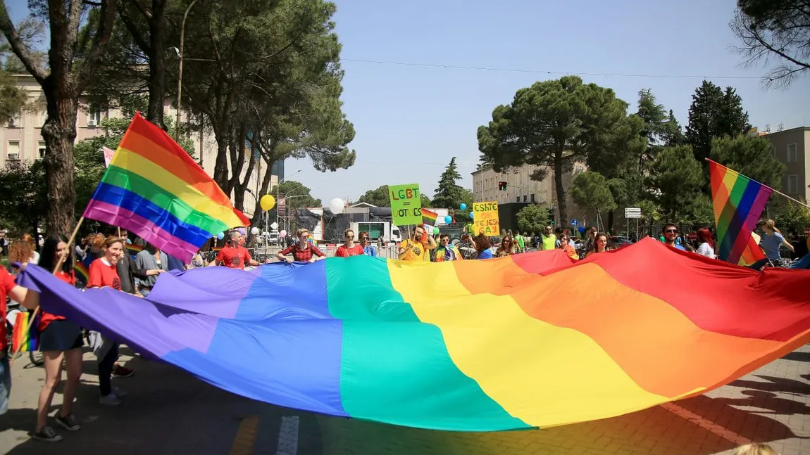 Proiect de lege împotriva comunităţii LGBT depus de partidul premierului ungar Viktor Orban. Asociaţiile pentru drepturile omului fac presiuni pentru retragerea proiectului