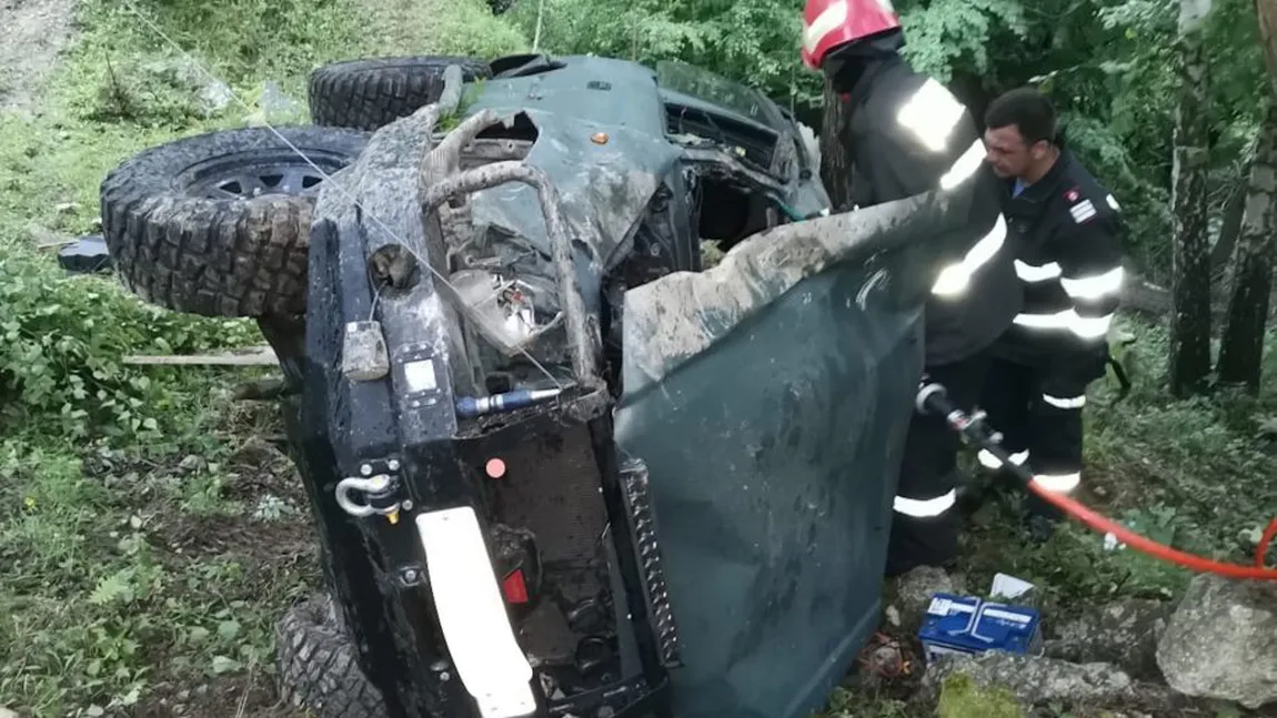 Un tânăr de 20 de ani a murit chiar de ziua lui, după ce s-a răsturnat cu mașina 150 de metri într-o prăpastie