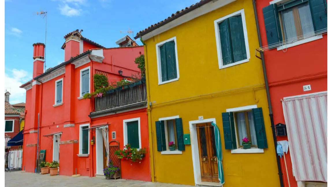 Case vândute cu un euro în Italia. Ce sunt obligaţi să facă cei care le cumpără