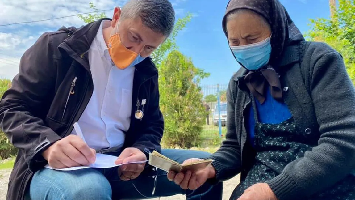 Dan Barna, voluntar la o caravană de vaccinare din Sibiu: I-am ajutat pe bunici să completeze formularele pentru vaccinare