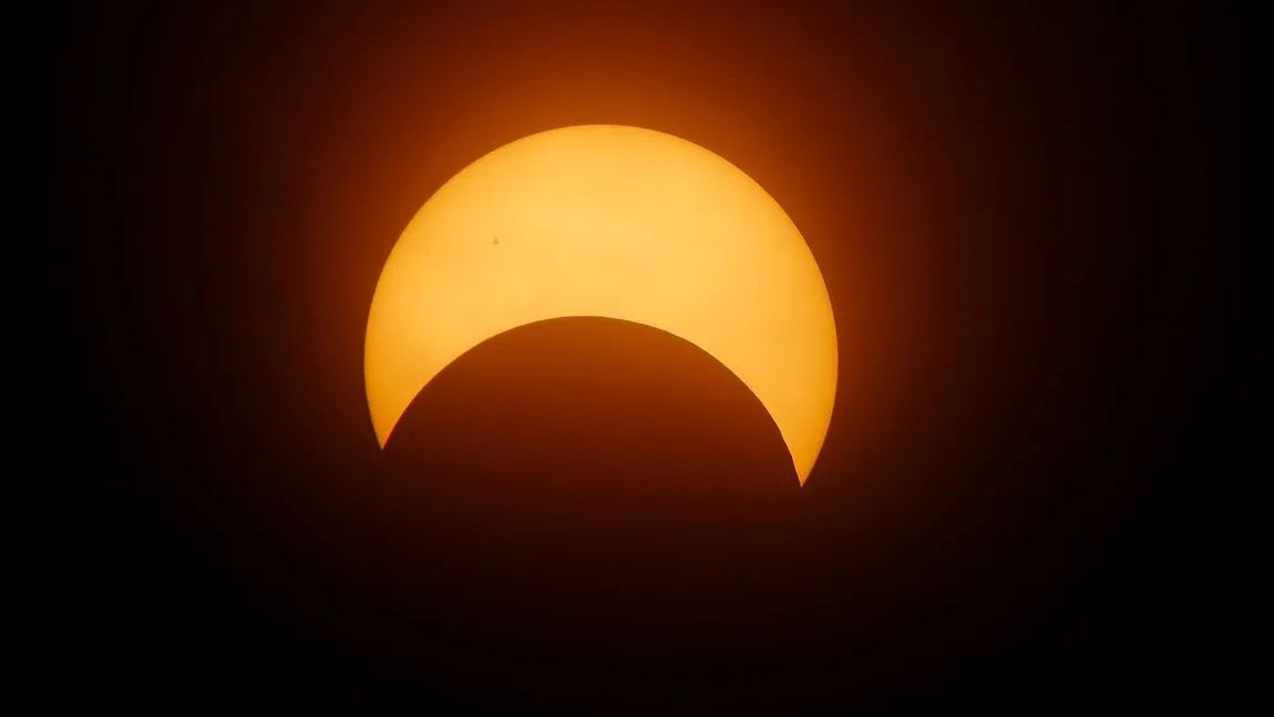Eclipsa de soare 2021. Fenomen astrologic rar. Când ajunge Eclipsa de Soare în România. 