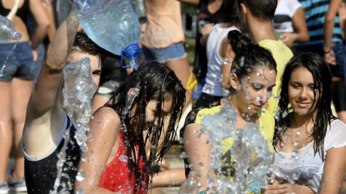 România oscilează între coduri roşii de caniculă şi furtuni. Temperaturi record în estul Europei. Valorile au atins şi 45 de grade, iar un bărbat a murit din cauza căldurii!