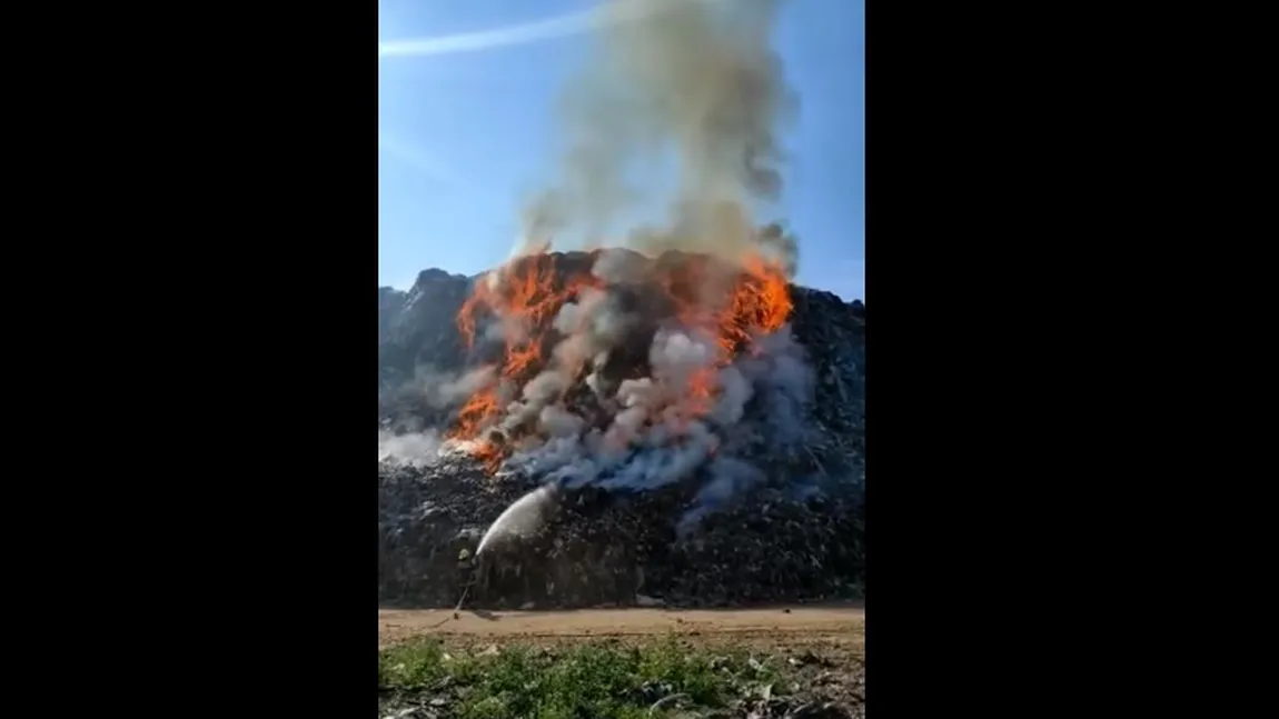 Incendiu la groapa de gunoi de la Sighişoara. Autoritățile au trimis mesaj RO-Alert din cauza degajărilor mari de fum