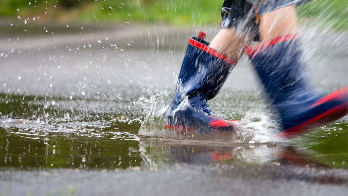 PROGNOZA METEO. Ploi şi vreme rece în următoarele zile, temperaturile abia trec de 20 de grade